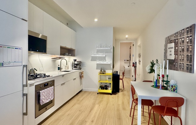 1 bed, 1 bath, $4,354, Unit 16M