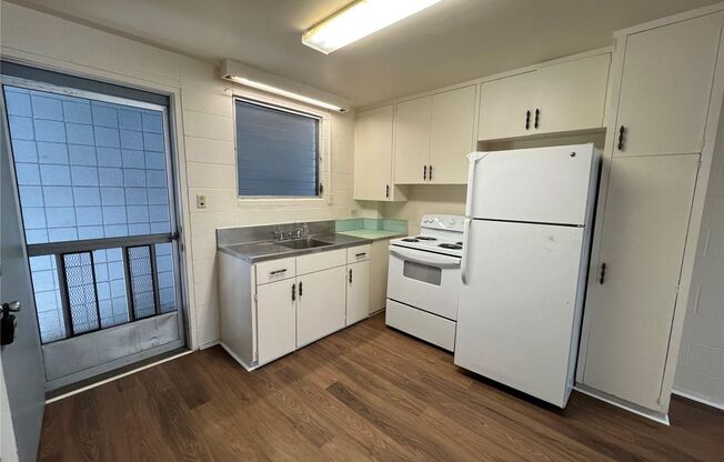 2 beds, 1 bath, 672 sqft, $1,900, Unit 6