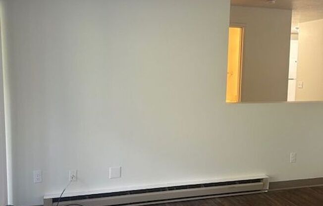 2 beds, 1 bath, 740 sqft, $1,600, Unit 335-230