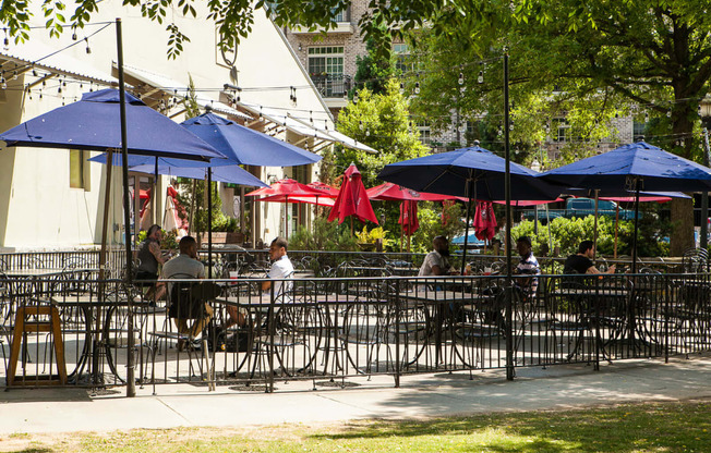 Enjoy Numerous Al Fresco Dining Options  at Windsor at Midtown, Atlanta, GA