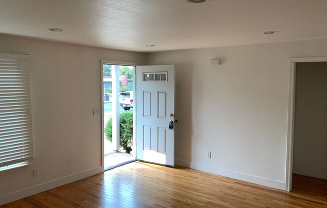 2 beds, 1 bath, $1,595