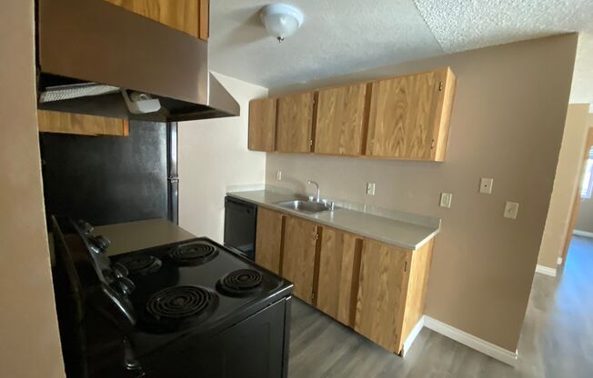 3 beds, 2 baths, 643 sqft, $2,550, Unit B-102