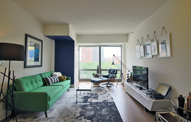 900 S Clark St