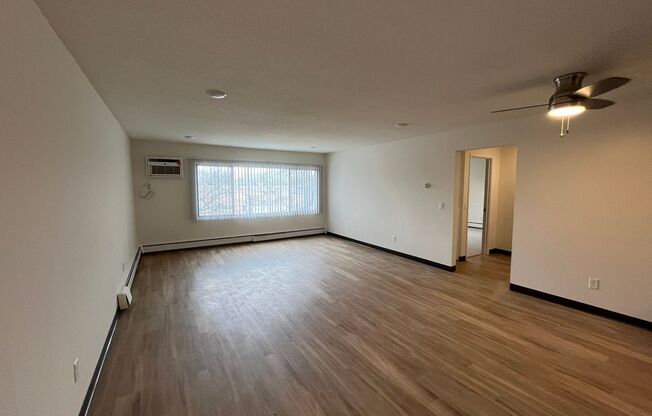 2 beds, 1 bath, 975 sqft, $1,490, Unit 2700-226