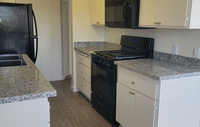 1 bed, 1 bath, 775 sqft, $2,000, Unit 4204