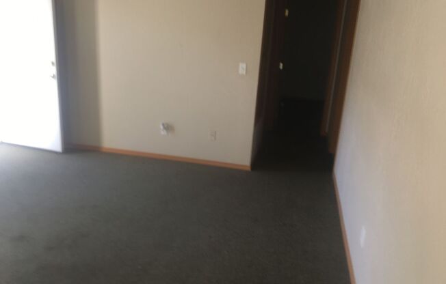 2 beds, 1 bath, 800 sqft, $950, Unit 2