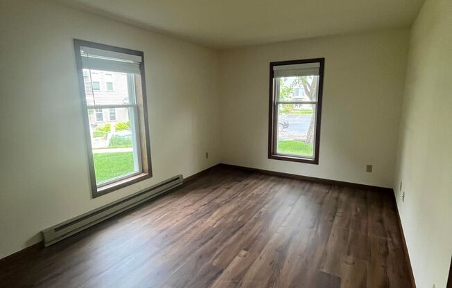 2 beds, 1 bath, 965 sqft, $1,725, Unit 7741RB