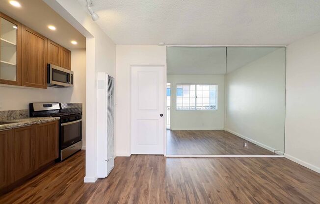 1 bed, 1 bath, $2,399, Unit 7451G