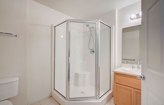 3 beds, 2 baths, $1,650, Unit # 136