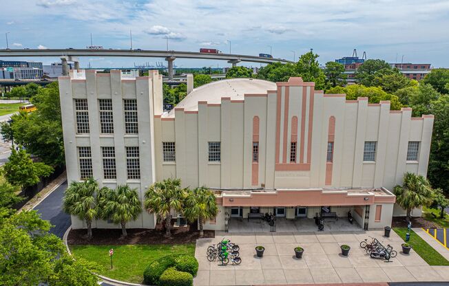 2 beds, 1 bath, 850 sqft, $2,100, Unit 113