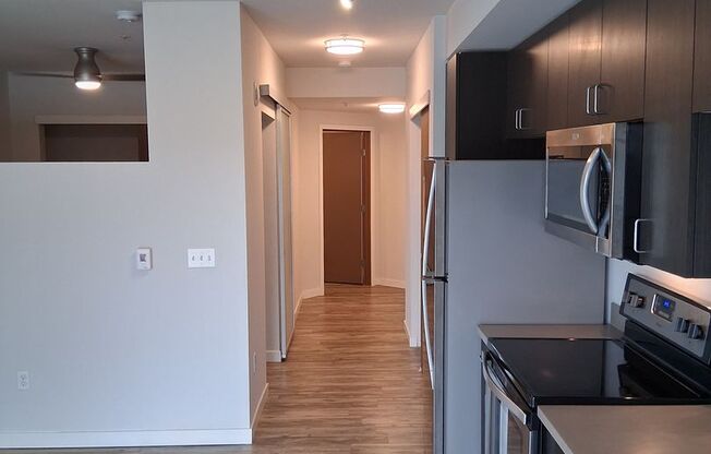 1 bed, 1 bath, 587 sqft, $1,675, Unit 414