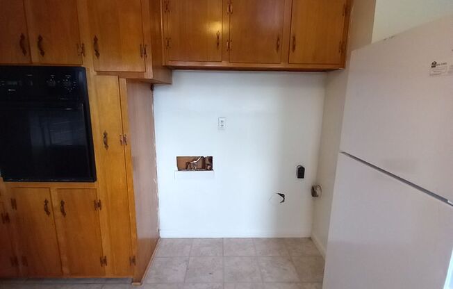 2 beds, 1 bath, 903 sqft, $1,250, Unit B-2