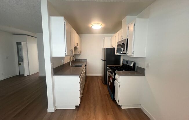 1 bed, 1 bath, 579 sqft, $1,895, Unit 28