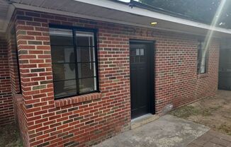 2 Bedroom 1 bath off of Meeting st closed to the River District