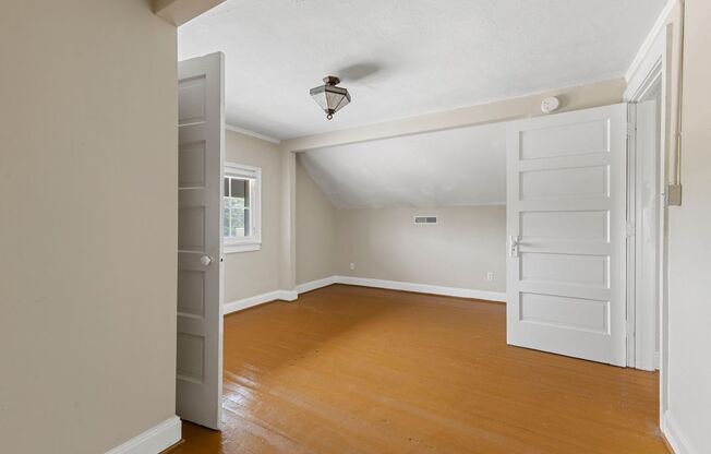 3 beds, 1.5 baths, 1,410 sqft, $1,300, Unit 3