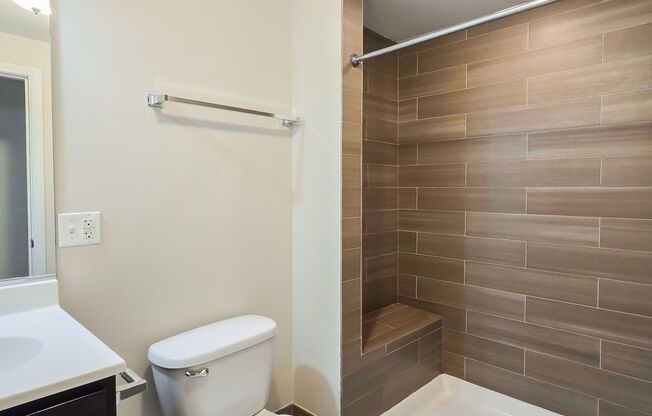 3 beds, 2 baths, 1,325 sqft, $2,995, Unit 1827L-G