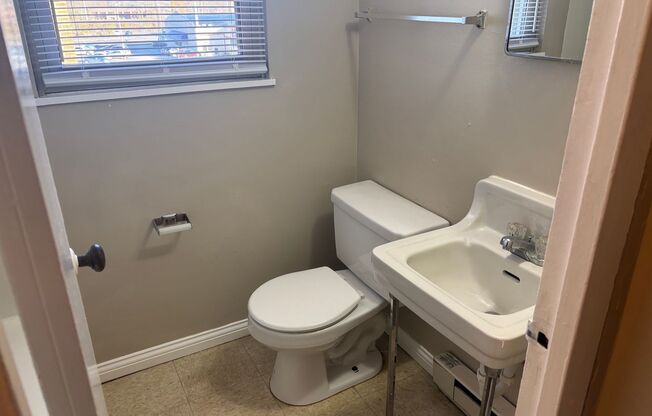 Studio, 1 bath, 396 sqft, $595, Unit 0402