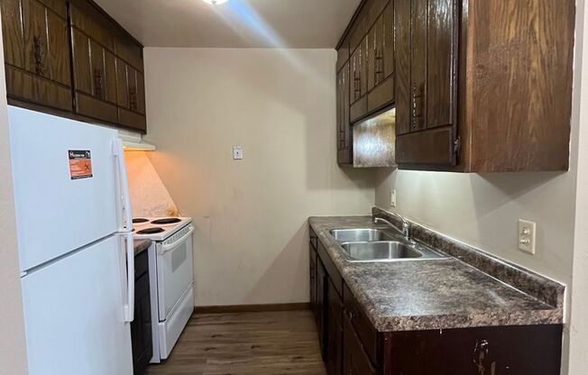 2 beds, 1 bath, 878 sqft, $915, Unit 301