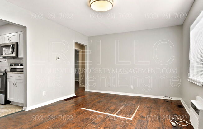 2421 LINDSAY AVE