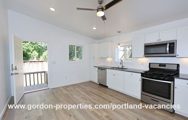 SE 88th Ave - 2 bedroom ADU close to the restaurants and shops along SE 92nd Ave and SE Foster Blvd