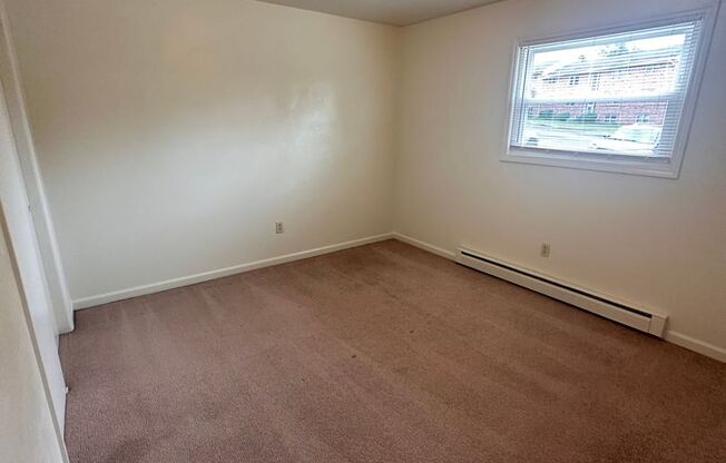 2 beds, 1 bath, 903 sqft, $1,170, Unit K-6