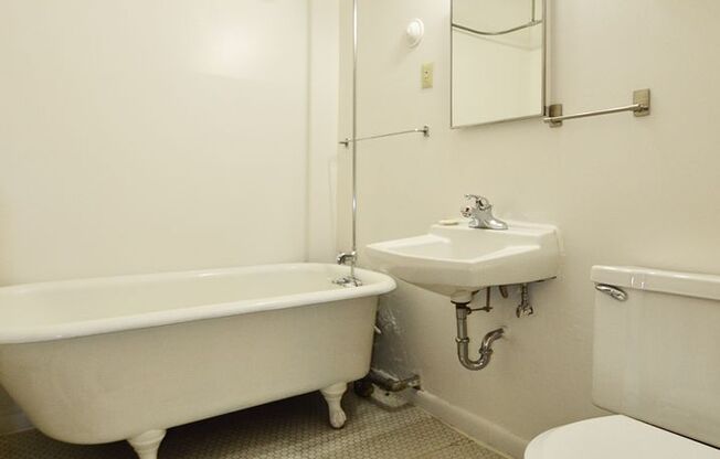 1 bed, 1 bath, 410 sqft, $985, Unit 3 - 31