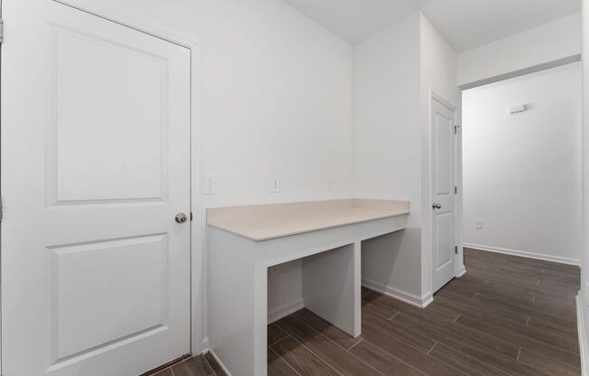 4 beds, 2 baths, $2,600, Unit Knightsbridge