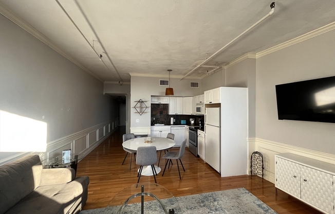 1 bed, 1 bath, 687 sqft, $3,600, Unit 54