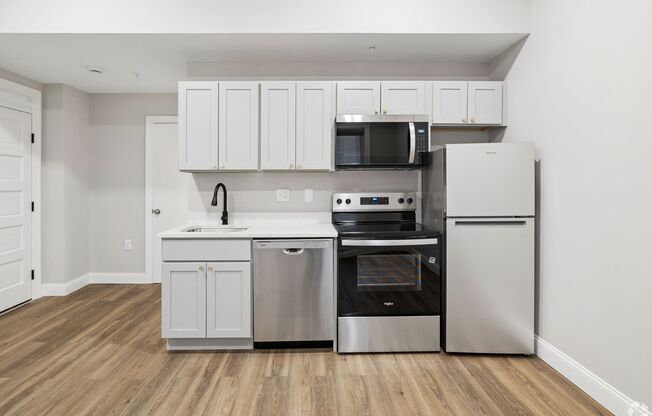 Studio, 1 bath, 345 sqft, $1,165, Unit 307