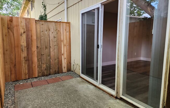 2 beds, 1.5 baths, 950 sqft, $1,995, Unit T10