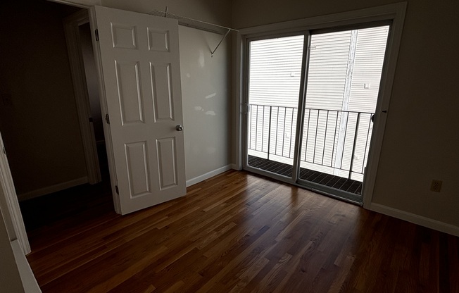 2 beds, 1 bath, $2,700, Unit 3