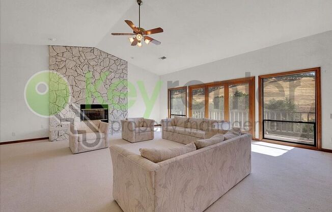 3556 MESA VERDES DR
