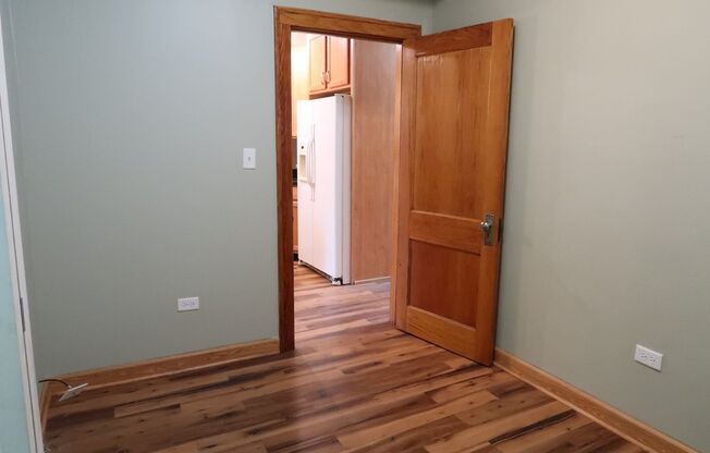 2 beds, 1 bath, $1,300, Unit Bsmt