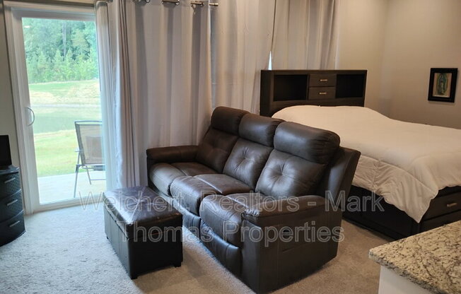 1035 MANORHAVEN DR