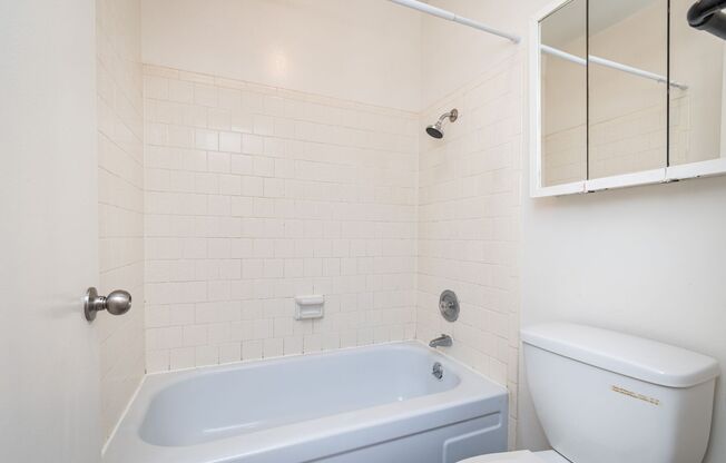 2 beds, 1 bath, 880 sqft, $1,595