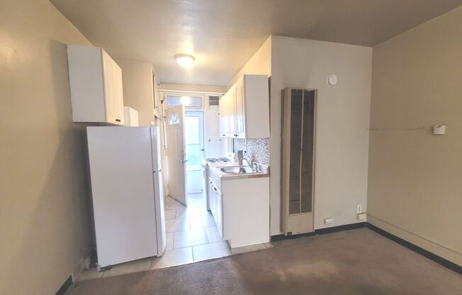 Studio, 1 bath, $700, Unit 2