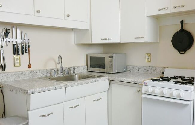 1 bed, 1 bath, 650 sqft, $795, Unit 04