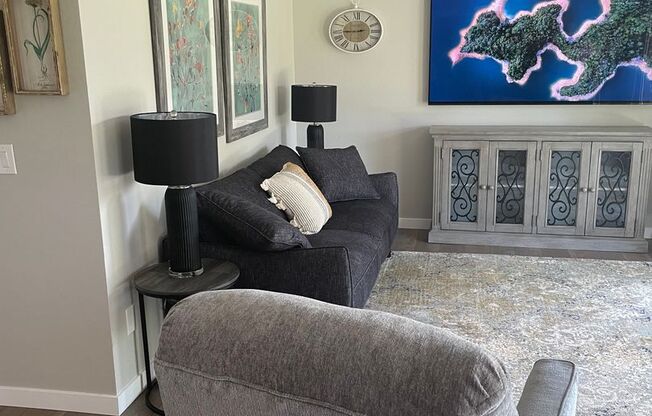 Beautiful fully furnished townhouse on the Eagle Hills golf course!!!