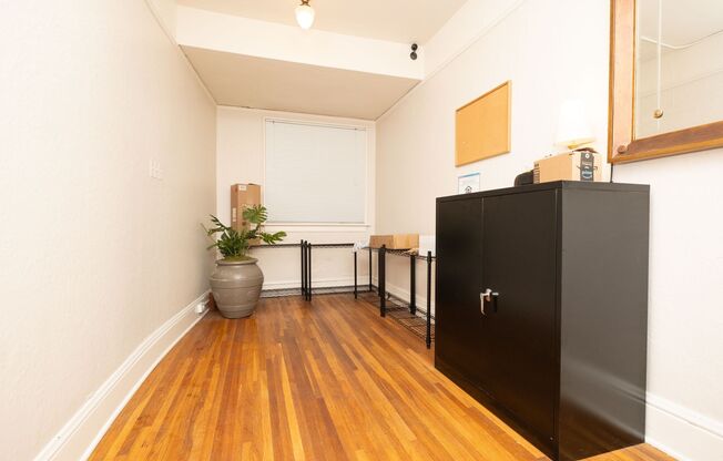 Studio, 1 bath, 425 sqft, $1,190, Unit 206
