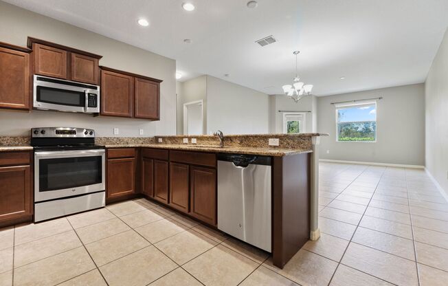 4/2.5 Town Home w/ Loft and Office in Harrington Pointe at Wyndham Lakes