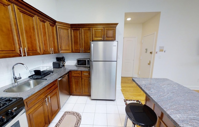 3 beds, 1 bath, $4,200, Unit 2