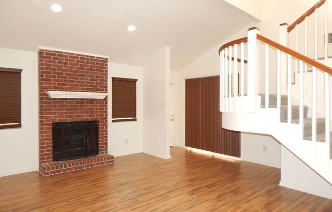 Beautifully Updated 2 Bedroom, 2 Bath Townhouse!