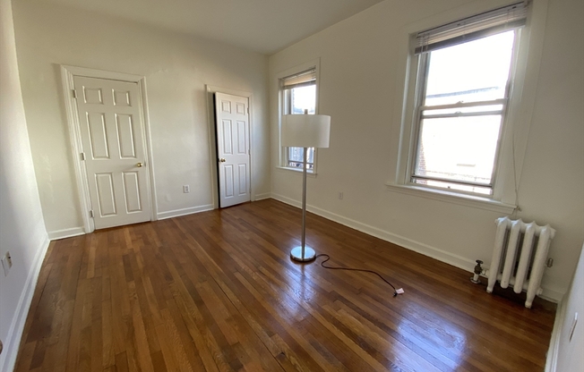 2 beds, 1 bath, 500 sqft, $2,300, Unit 41