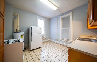 Studio, 1 bath, $875, Unit 250 R