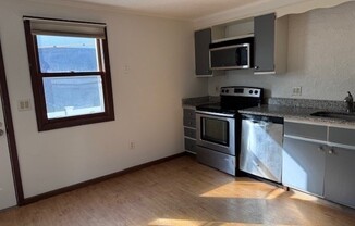 2 beds, 1.5 baths, 1,600 sqft, $2,600, Unit 16