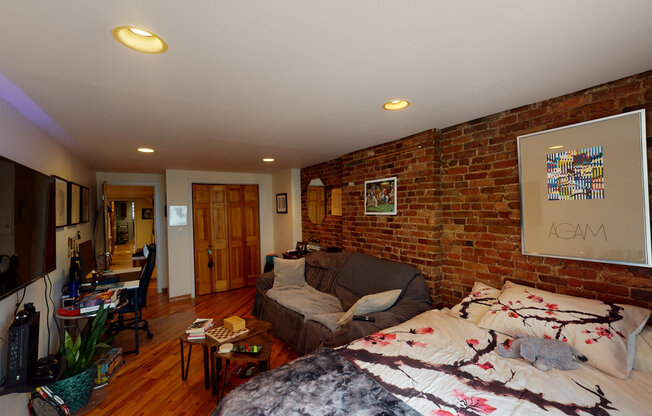 4 beds, 2 baths, $10,500, Unit 2FL
