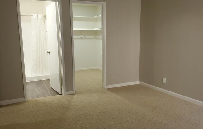 Master Bedroom bath-closet.jpg