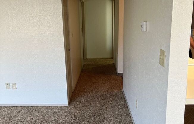 1 bed, 1 bath, 660 sqft, $1,050, Unit 03