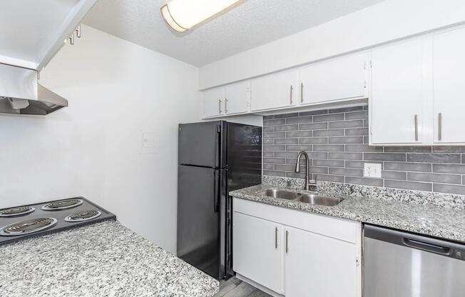 2 beds, 2 baths, 927 sqft, $1,085