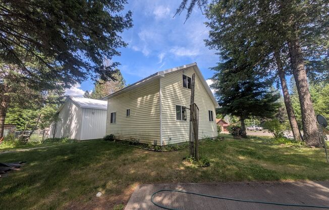 3 Bedroom, 1 bathroom Home on Secondary Bead Lake Lot
